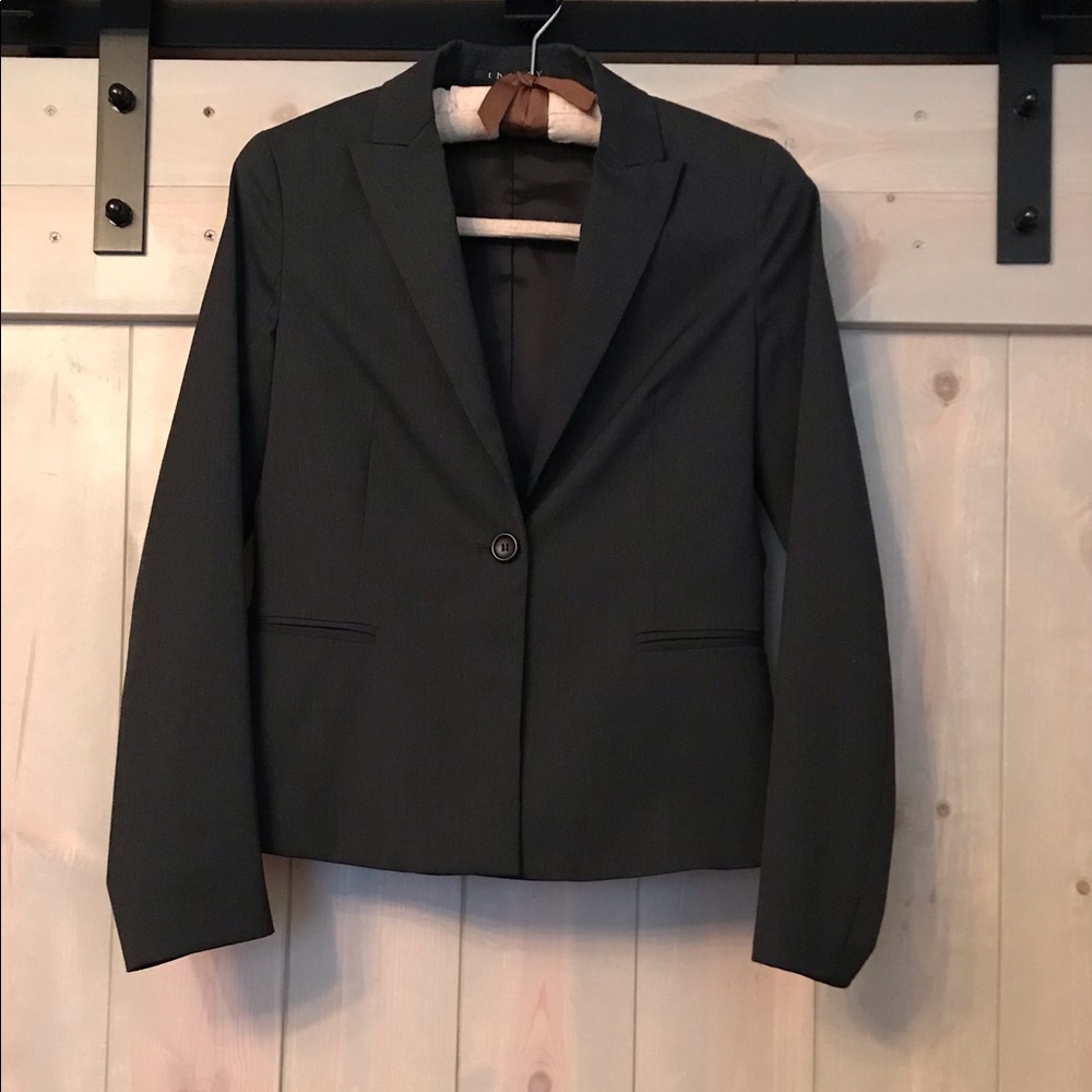 NWOT Women’s Theory Suit Set